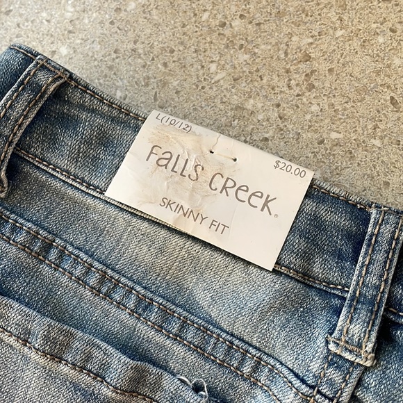 NWT Girls Distressed Jeans Butterfly Embroidery - Picture 4 of 5